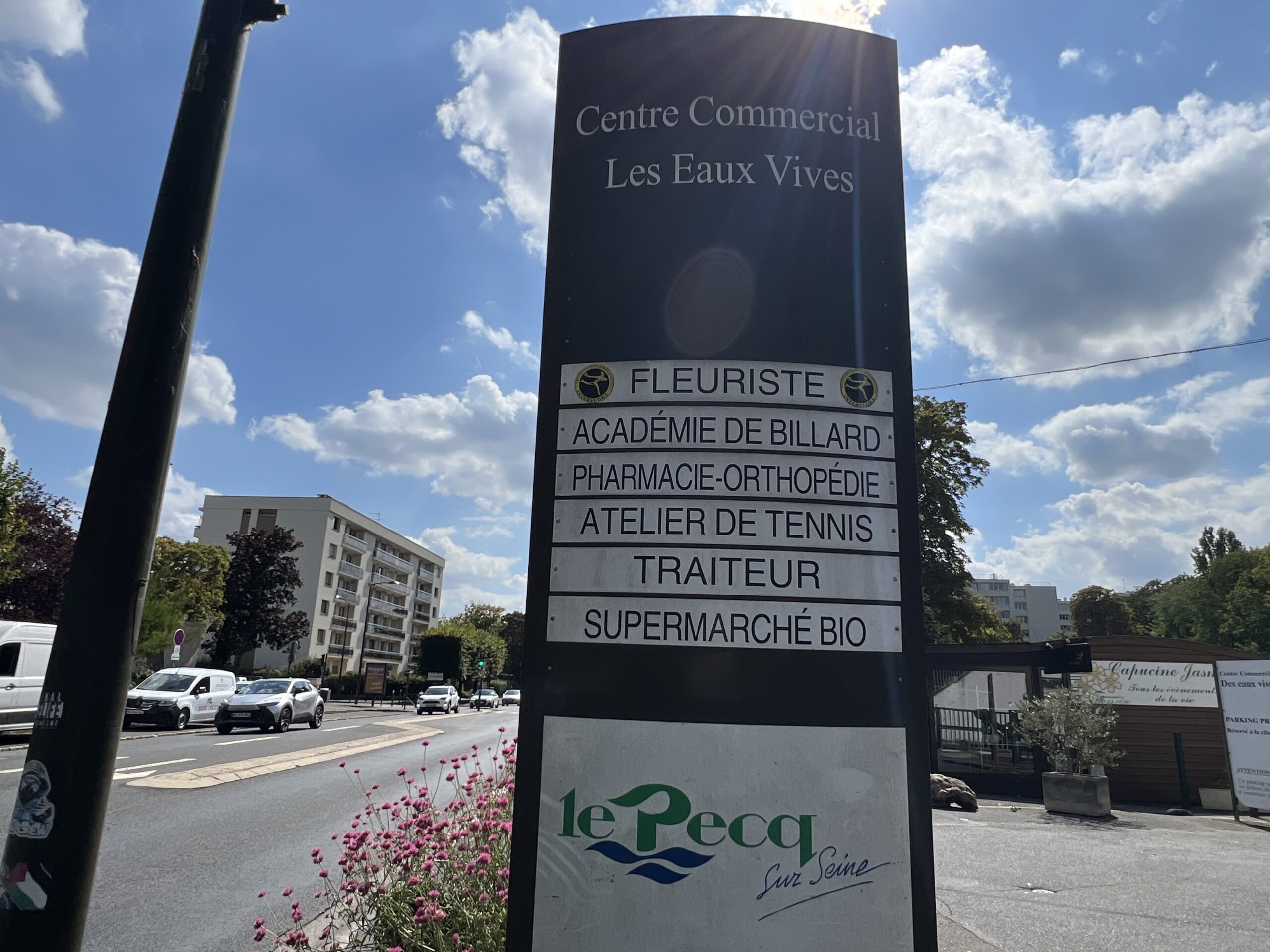 Centre commercial les eaux vives au Pecq pour vendre un bien immobilier au Pecq